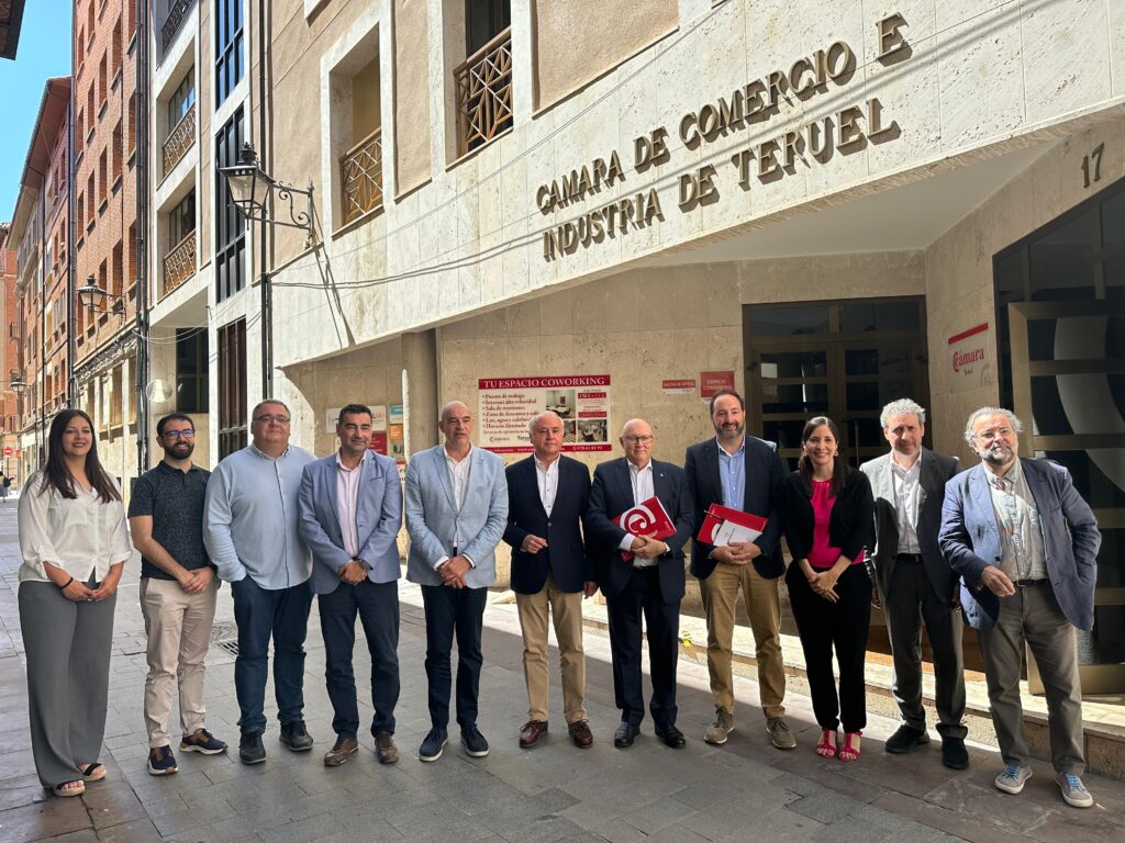 Micropobles impulsa una visita a Terol per conèixer el projecte Multiservicio Rural d’implantació de comerç al món rural