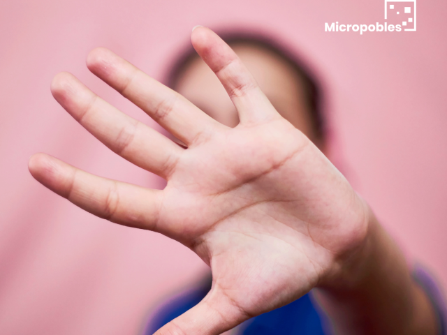 Micropobles referma el seu compromís amb la lluita contra les violències masclistes