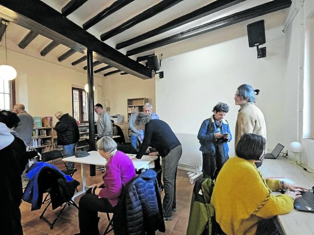 Lectura pública als micropobles