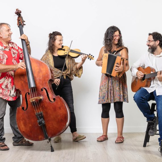La Puntual folk: música d'arrel tradicional per a concerts i ball participatiu